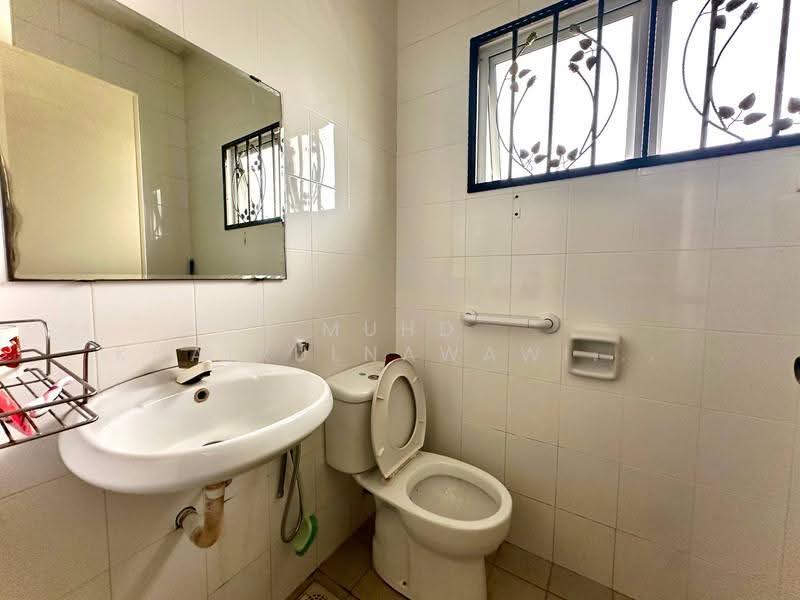 2-storey Terraced House for Sale in Denai Alam (Shah Alam) - Muhd Khairulnawawi Kamaruddin - Bathroom - PropertyGuru.com.my