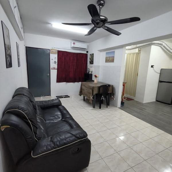 Rumah Flat untuk Disewa di Green Garden - Kaze Kang - Living Room - PropertyGuru.com.my