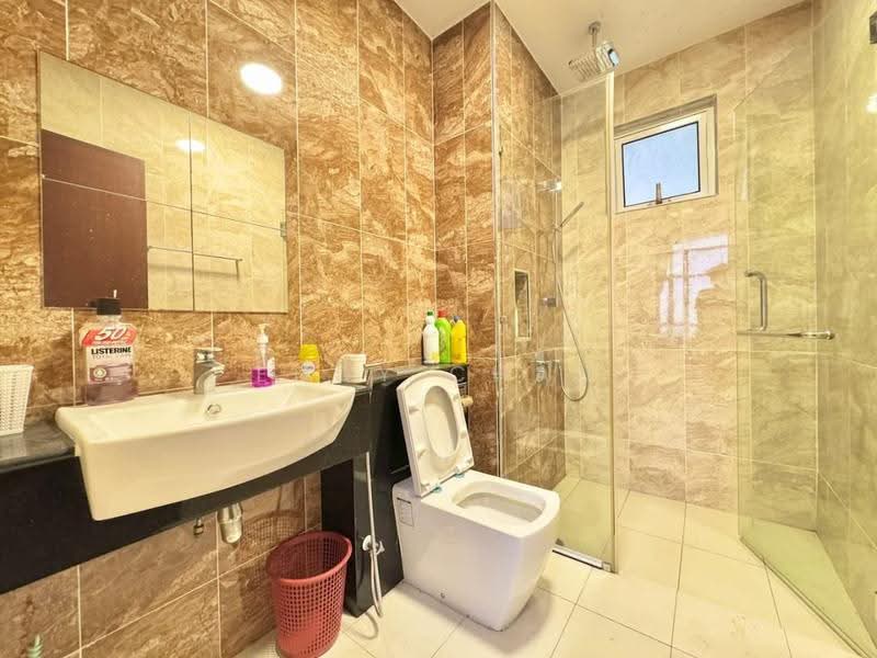 Kediaman Servis untuk Dijual di Paragon Residences @ Straits View - Eddy Chan - Bathroom - PropertyGuru.com.my