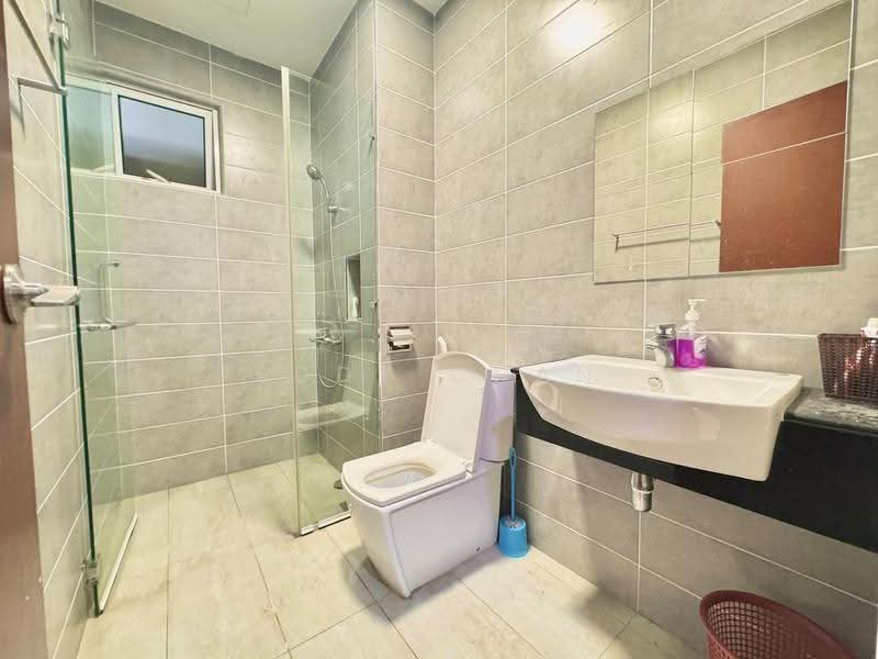 Kediaman Servis untuk Dijual di Paragon Residences @ Straits View - Eddy Chan - Bathroom - PropertyGuru.com.my