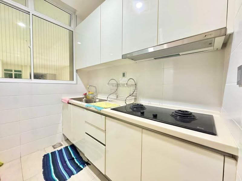 Kediaman Servis untuk Dijual di Paragon Residences @ Straits View - Eddy Chan - Kitchen - PropertyGuru.com.my