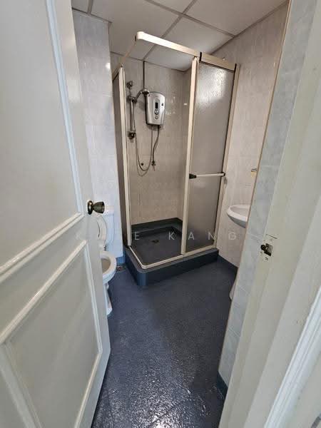 Condominium for Rent at Gold Coast Resort Condominium - Kaze Kang - Bathroom - PropertyGuru.com.my