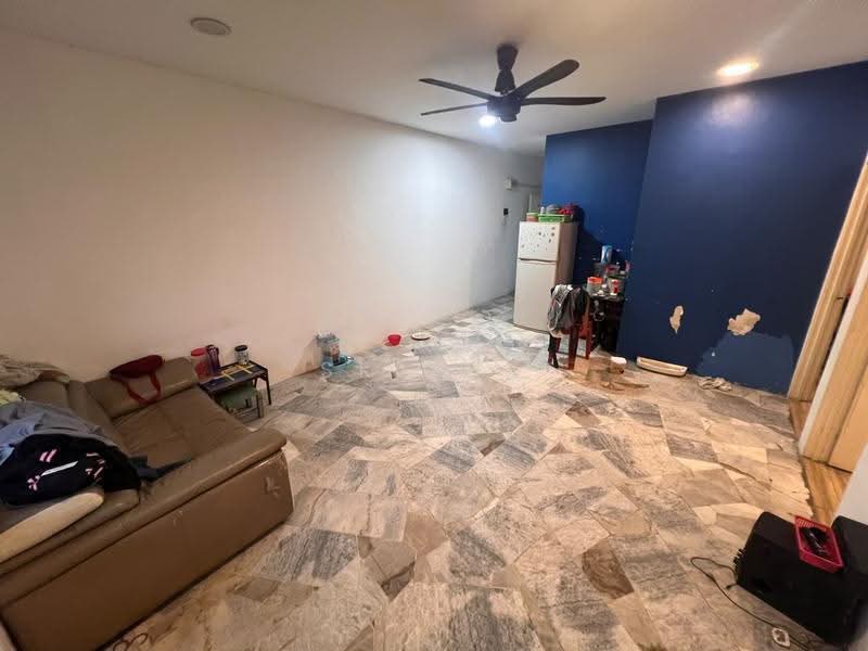 Pangsapuri untuk Dijual di Rajawali Apartment - SK Luk - Living Room - PropertyGuru.com.my