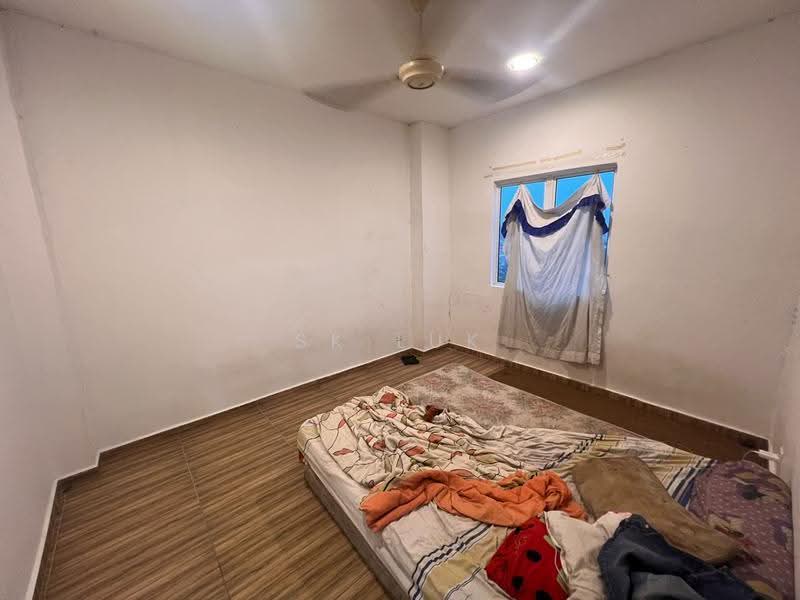 Pangsapuri untuk Dijual di Rajawali Apartment - SK Luk - Bedroom - PropertyGuru.com.my