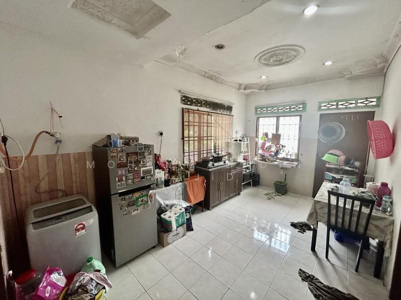 Rumah Teres 1-Tingkat untuk Dijual di Taman Nakhoda (Telok Panglima Garang) - Mohammad Din Majid - Kitchen - PropertyGuru.com.my