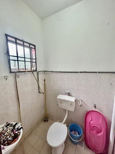Rumah Teres 1-Tingkat untuk Dijual di Taman Nakhoda (Telok Panglima Garang) - Mohammad Din Majid - Bathroom - PropertyGuru.com.my