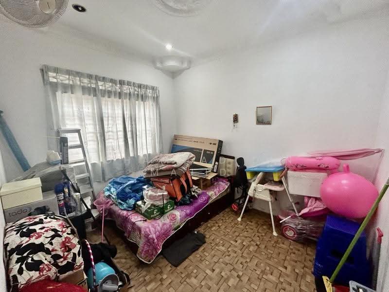 Rumah Teres 1-Tingkat untuk Dijual di Taman Nakhoda (Telok Panglima Garang) - Mohammad Din Majid - Bedroom - PropertyGuru.com.my