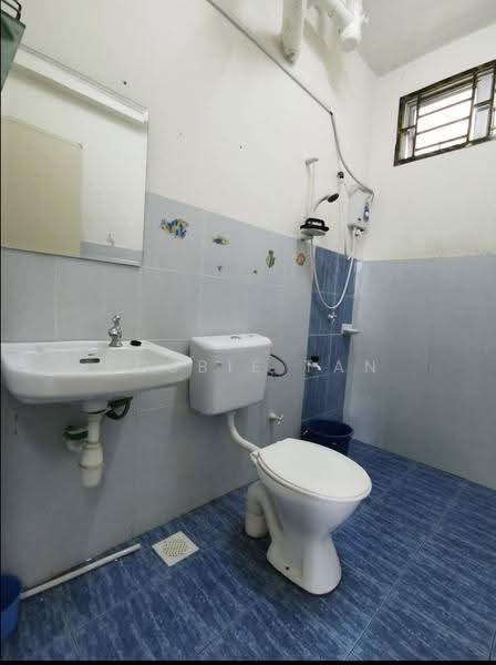 Apartment for Rent at Indah Court Apartment - Robbie Tan - Bathroom - PropertyGuru.com.my