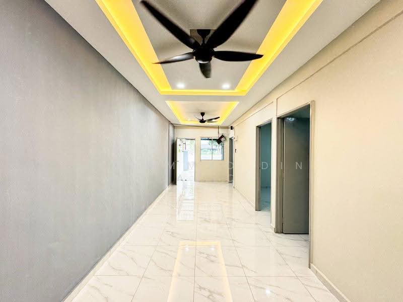 1-storey Terraced House for Sale in Taman Haji Hamzah Alang (Kapar) - Mohammad Din Majid - Corridor - PropertyGuru.com.my