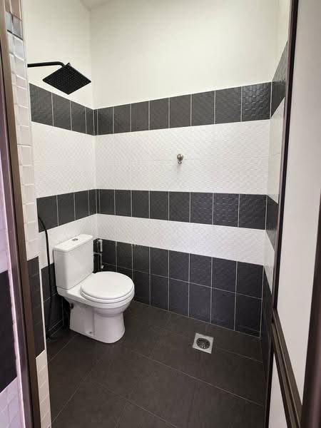 1-storey Terraced House for Sale in Taman Universiti (Skudai) - Fakhrul Imlan - Bathroom - PropertyGuru.com.my