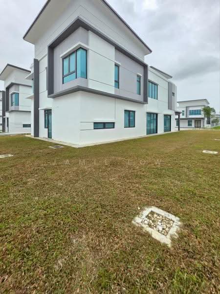 Bungalow House untuk Dijual di Taman Molek (Johor Bahru) - Jamie Low - Exterior - PropertyGuru.com.my