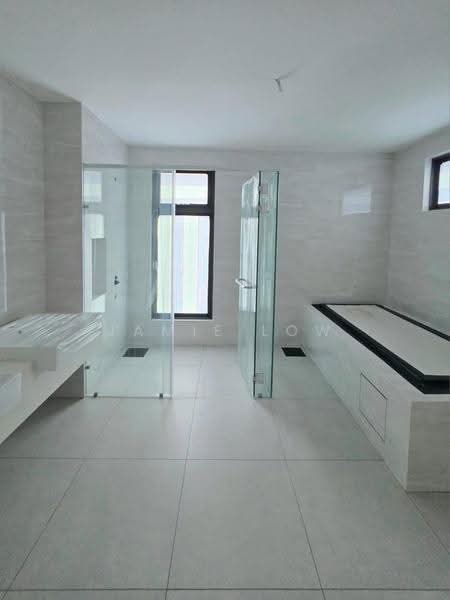 Bungalow House untuk Dijual di Taman Molek (Johor Bahru) - Jamie Low - Bathroom - PropertyGuru.com.my
