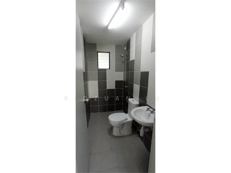 Kediaman Servis untuk Dijual di Residensi Mutiara Kajang 2 - Ridzuan Lu - Bathroom - PropertyGuru.com.my