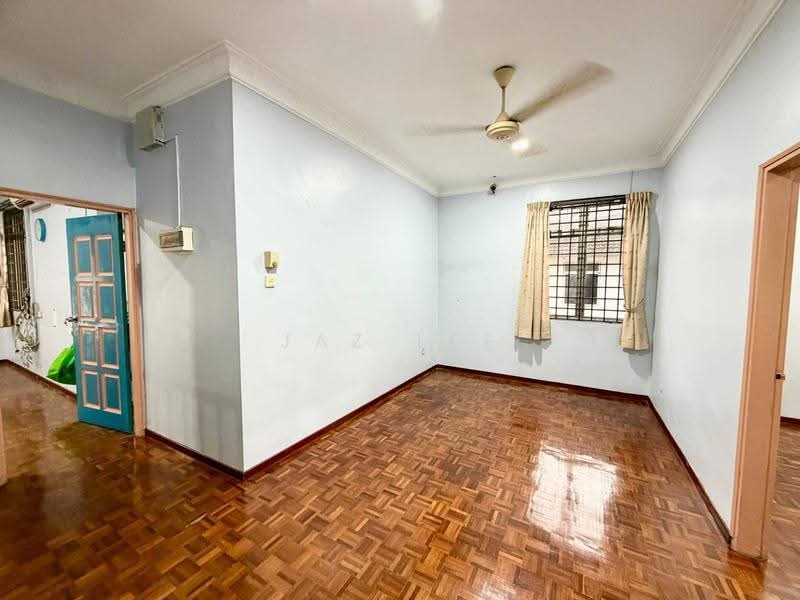 Semi-Detached House for Sale in Taman Bukit Kempas (Tampoi) - Jaz Lee - Living Room - PropertyGuru.com.my