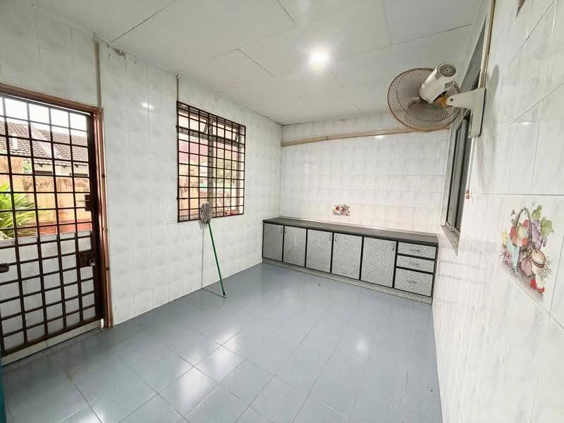 Semi-Detached House for Sale in Taman Bukit Kempas (Tampoi) - Jaz Lee - PropertyGuru.com.my