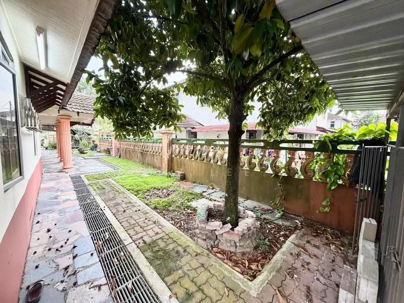 Semi-Detached House for Sale in Taman Bukit Kempas (Tampoi) - Jaz Lee - PropertyGuru.com.my