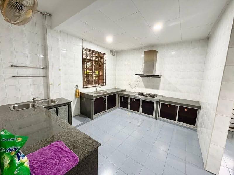 Semi-Detached House for Sale in Taman Bukit Kempas (Tampoi) - Jaz Lee - PropertyGuru.com.my