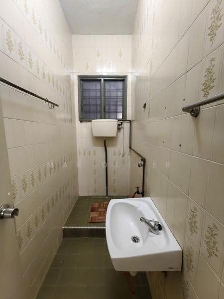 2-storey Terraced House for Sale in Happy Garden (Kuchai Lama) - Mak Oliver - Bathroom - PropertyGuru.com.my