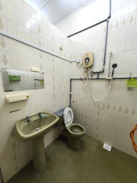 2-storey Terraced House for Sale in Happy Garden (Kuchai Lama) - Mak Oliver - Bathroom - PropertyGuru.com.my