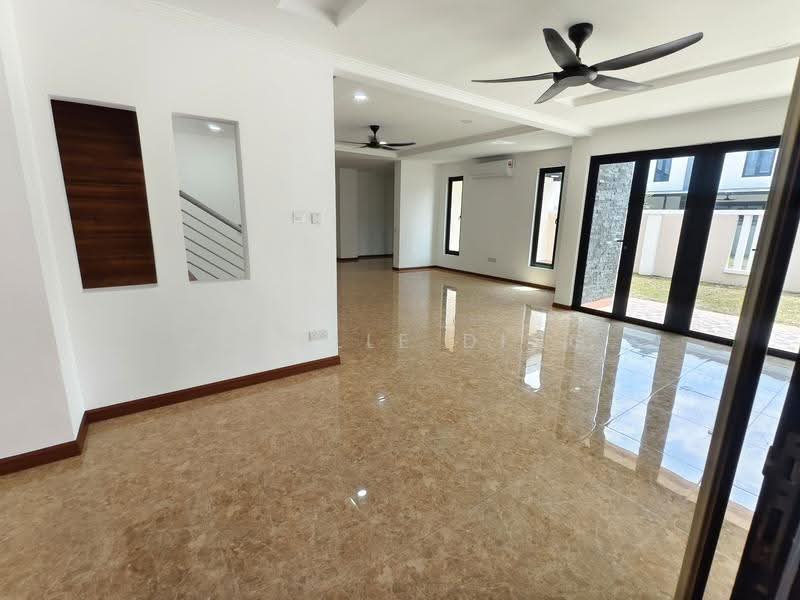 Rumah Teres 2-Tingkat untuk Disewa di Setia Tropika (Johor Bahru) - Jovelle Ding - Living Room - PropertyGuru.com.my