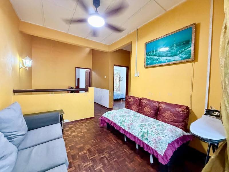 Rumah Teres 2-Tingkat untuk Dijual di Pusat Bandar Puchong (Puchong) - Mohammad Din Majid - Living Room - PropertyGuru.com.my