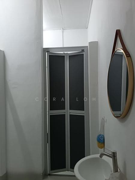 Shop / Office untuk Dijual di Taman Ungku Tun Aminah (Skudai) - Cora Loh - Bathroom - PropertyGuru.com.my