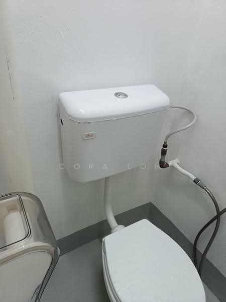 Shop / Office untuk Dijual di Taman Ungku Tun Aminah (Skudai) - Cora Loh - Bathroom - PropertyGuru.com.my
