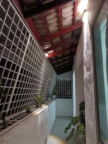 Shop / Office untuk Dijual di Taman Ungku Tun Aminah (Skudai) - Cora Loh - Balcony - PropertyGuru.com.my
