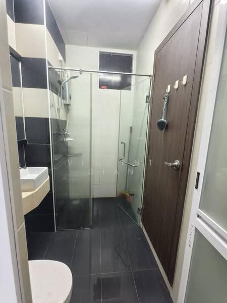 Kediaman Servis untuk Dijual di D'Secret Garden (Pangsapuri Kempas Indah) - Vincent Gian - Bathroom - PropertyGuru.com.my