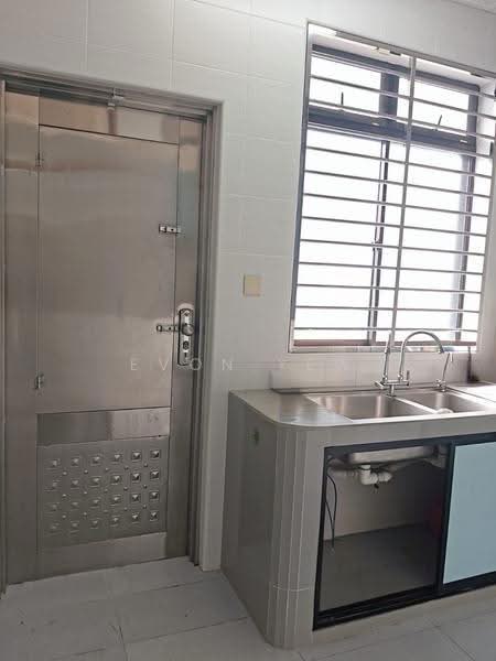 Rumah Teres 1-Tingkat untuk Dijual di Taman Pelangi Indah (Ulu Tiram) - Evon Yew - Kitchen - PropertyGuru.com.my