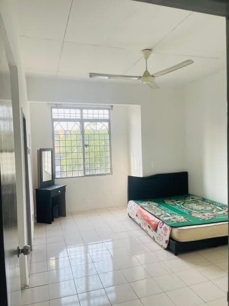 Rumah Teres 2-Tingkat untuk Disewa di Taman Desa Mas (Rawang) - Michael Siong - Bedroom - PropertyGuru.com.my