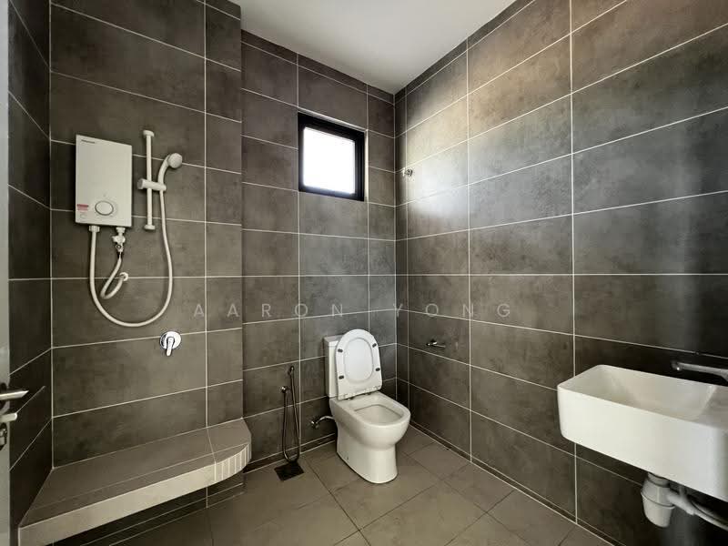 Rumah Berkembar untuk Dijual di Cyber 10 (Cyberjaya) - Aaron Yong - Bathroom - PropertyGuru.com.my