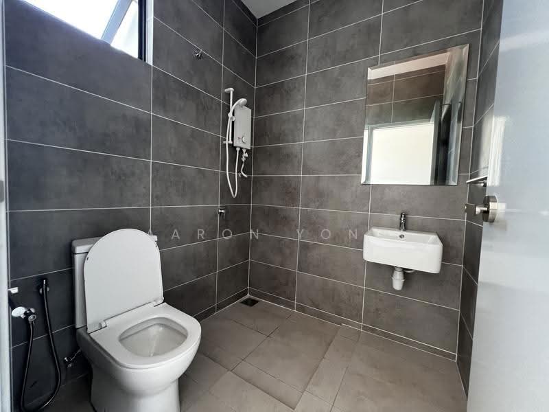 Rumah Berkembar untuk Dijual di Cyber 10 (Cyberjaya) - Aaron Yong - Bathroom - PropertyGuru.com.my