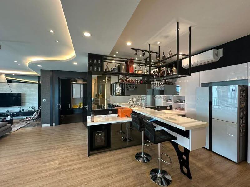 Kondominium untuk Dijual di Gurney Paragon - Queenie Goon - Living Room - PropertyGuru.com.my