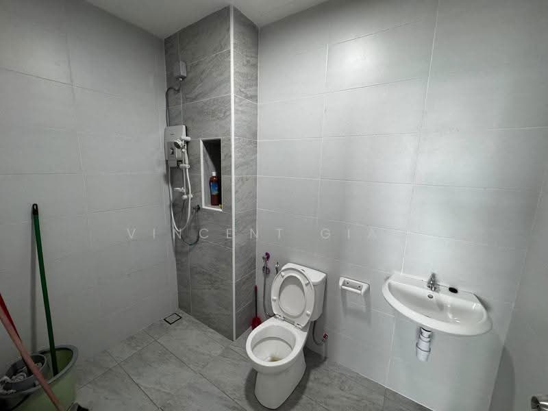 Service Residence for Sale at KSL Residence @ Daya - Vincent Gian - Bathroom - PropertyGuru.com.my