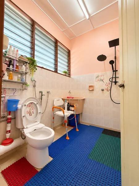Rumah Teres 2-Tingkat untuk Dijual di Pantai Jerejak (Bayan Lepas) - Ooi Chee Khoon - Bathroom Upstairs - PropertyGuru.com.my
