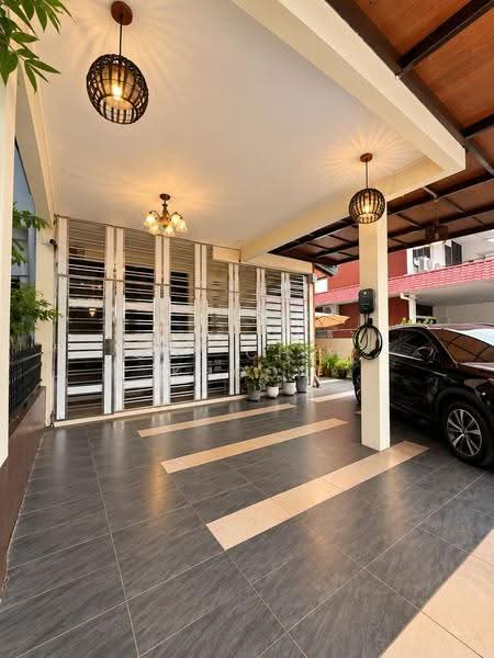 Rumah Teres 2-Tingkat untuk Dijual di Pantai Jerejak (Bayan Lepas) - Ooi Chee Khoon - Car Porch - PropertyGuru.com.my