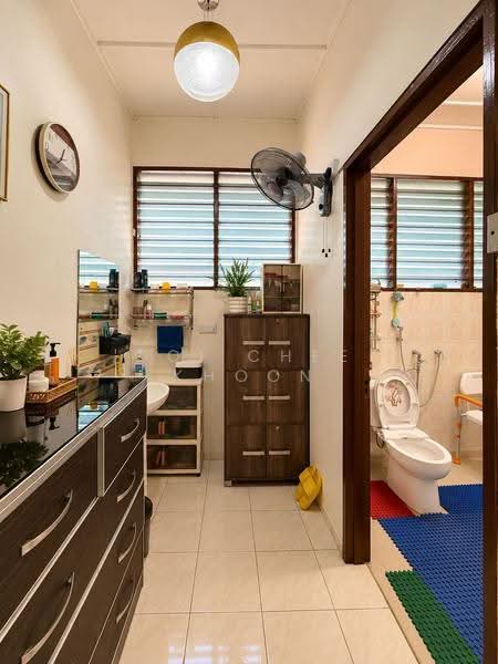 Rumah Teres 2-Tingkat untuk Dijual di Pantai Jerejak (Bayan Lepas) - Ooi Chee Khoon - Bathroom Upstairs - PropertyGuru.com.my