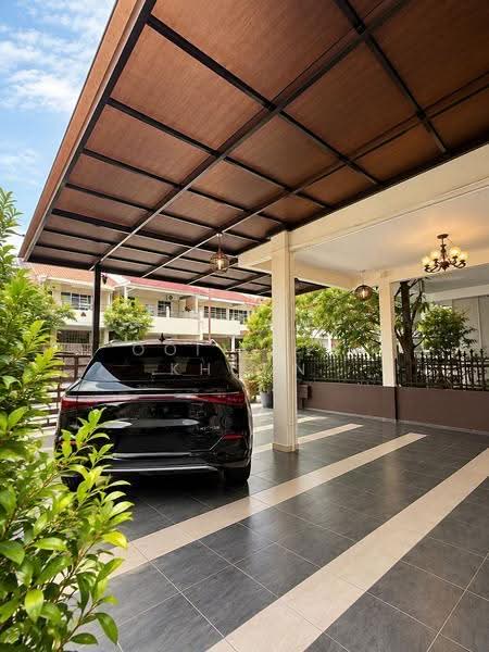 Rumah Teres 2-Tingkat untuk Dijual di Pantai Jerejak (Bayan Lepas) - Ooi Chee Khoon - Car Porch - PropertyGuru.com.my