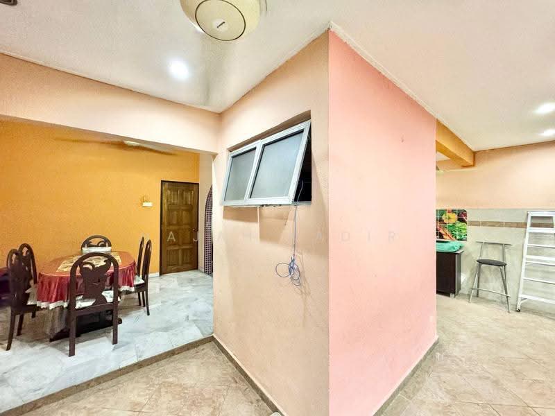 Rumah Teres 2-Tingkat untuk Dijual di Usj 11 (Subang Jaya) - Najah Kadir - Dining Room - PropertyGuru.com.my