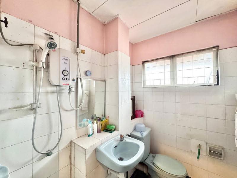 Rumah Teres 2-Tingkat untuk Dijual di Usj 11 (Subang Jaya) - Najah Kadir - Bathroom - PropertyGuru.com.my