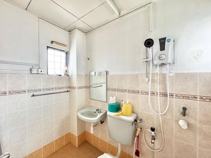 Rumah Teres 2-Tingkat untuk Dijual di Usj 11 (Subang Jaya) - Najah Kadir - Bathroom - PropertyGuru.com.my