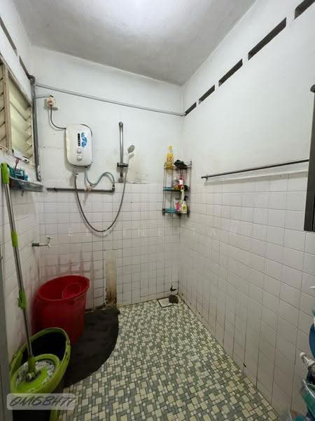 1-storey Terraced House for Sale in Taman Teluk Gedung Indah (Klang) - Elaine Tan - Bathroom - PropertyGuru.com.my