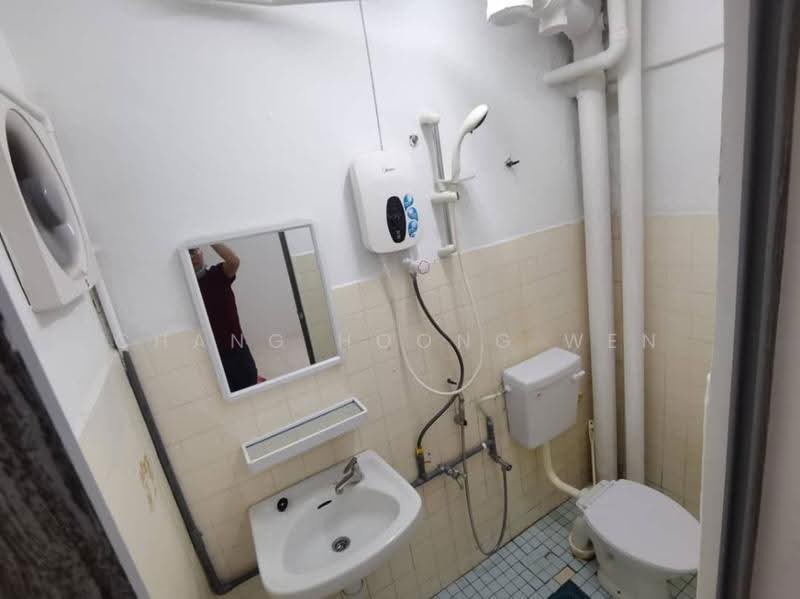 Apartment for Rent at Miharja (LRT Maluri) - Chang Hoong Wen - Bathroom - PropertyGuru.com.my