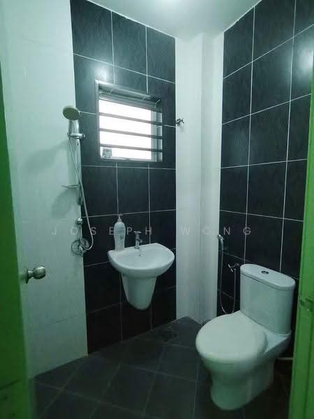 Semi-Detached House for Sale in Taman Sinfar (Ipoh) - Joseph Wong - Bathroom - PropertyGuru.com.my