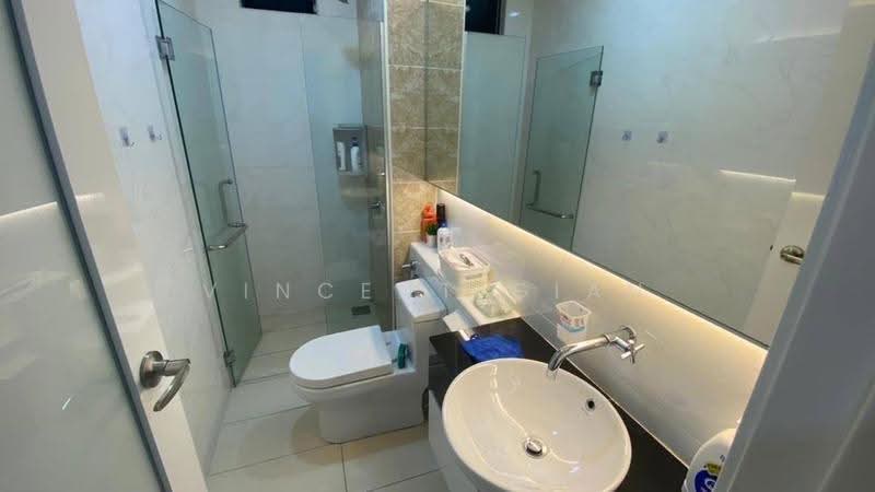 Service Residence for Sale at D'Summit Residences - Vincent Gian - Bathroom - PropertyGuru.com.my