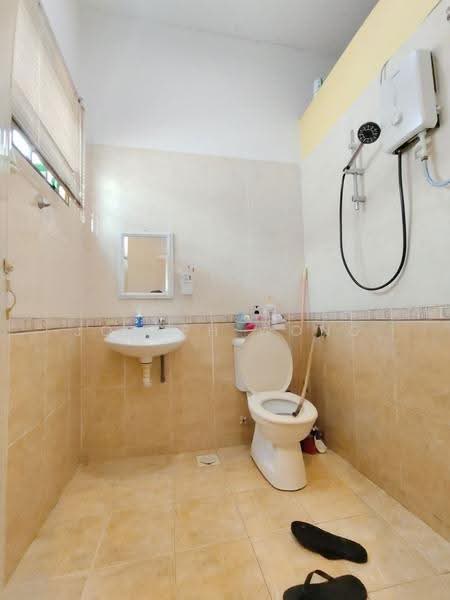 Semi-Detached House for Sale in Taman Klebang Restu (Chemor) - Joseph Wong - Bathroom - PropertyGuru.com.my