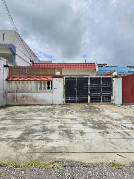 1-storey Terraced House for Sale in Taman Johor Jaya (Johor Bahru) - Michelle Lim - Exterior - PropertyGuru.com.my
