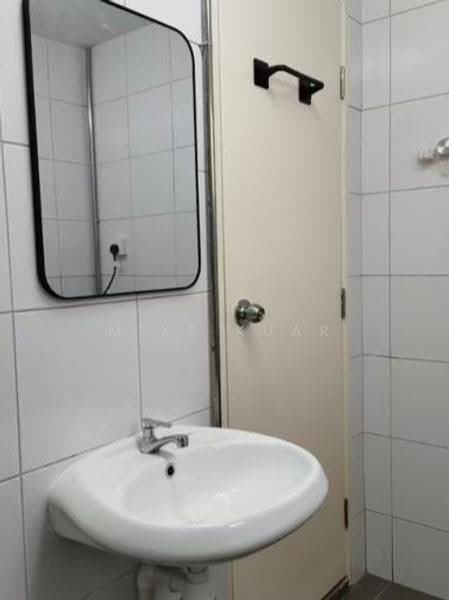 Kediaman Servis untuk Disewa di Rubica @ Harbour Place - Mike Kuar - Bathroom - PropertyGuru.com.my