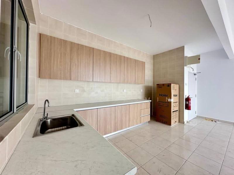 Kondominium untuk Dijual di Residensi Adelia 4 - Fikri Yasmin - Kitchen - PropertyGuru.com.my